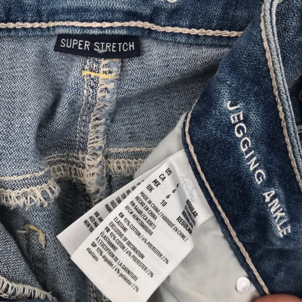 American Eagle Ripped Jeans - Picture 5 of 6